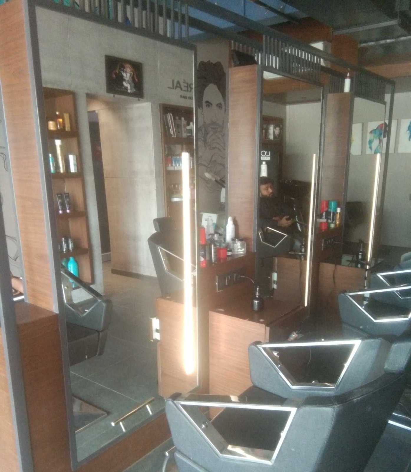 The Quizzical Unisex Hair Studio