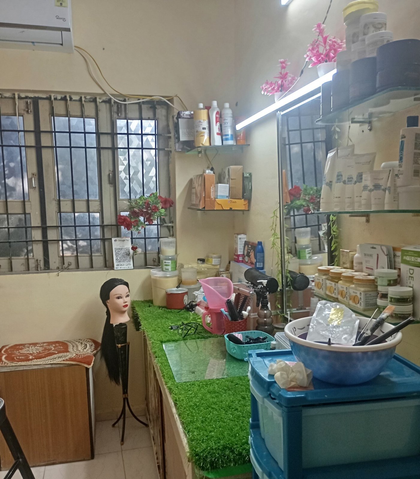 Aarya Beauty Parlour