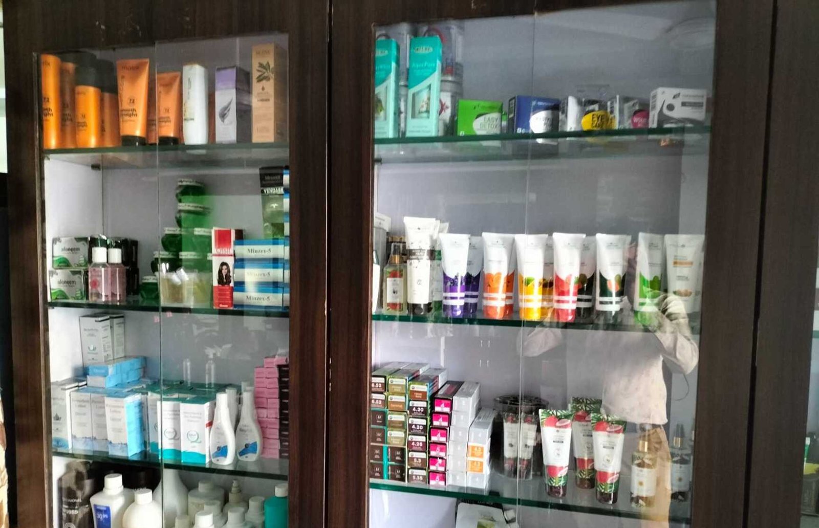 Roop Beauty Parlour