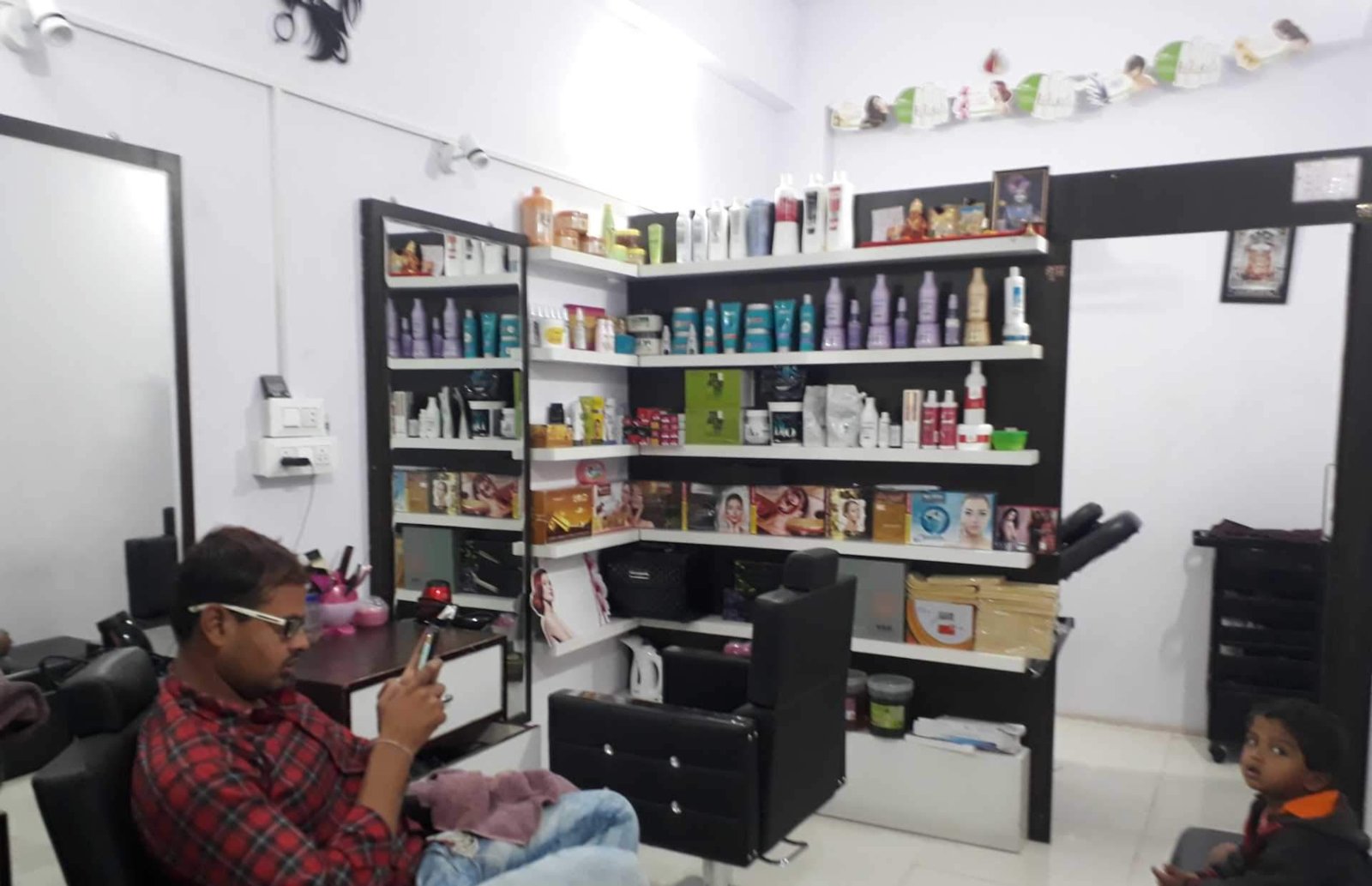The Unique Leadis Beauty Parlour
