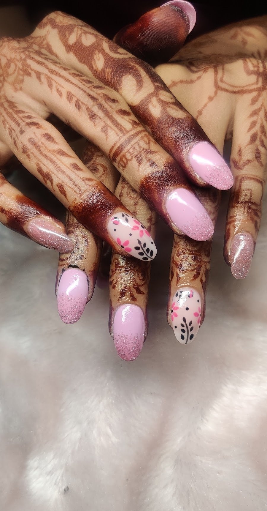 Darpana's Mahendi & Nail's