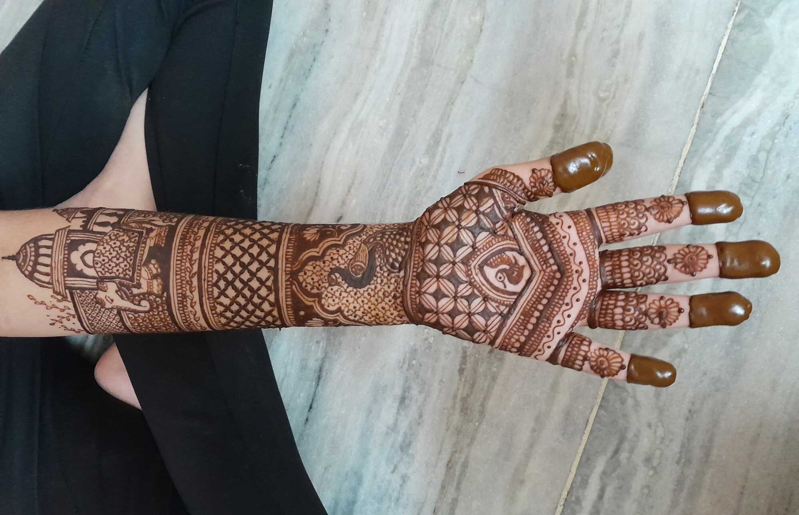 Nihira's mahendi art