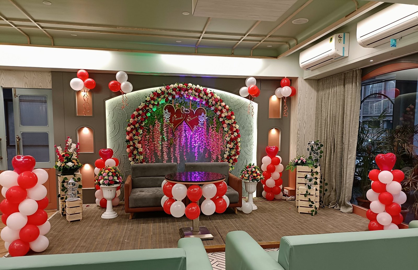 Y B Ballon And Flower Decoration
