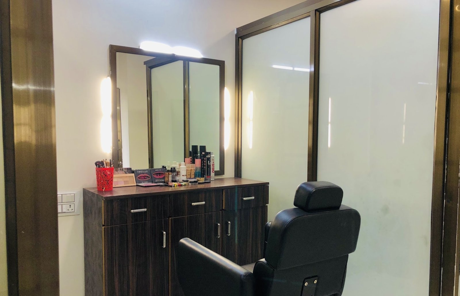 Anmol Beauty Parlour