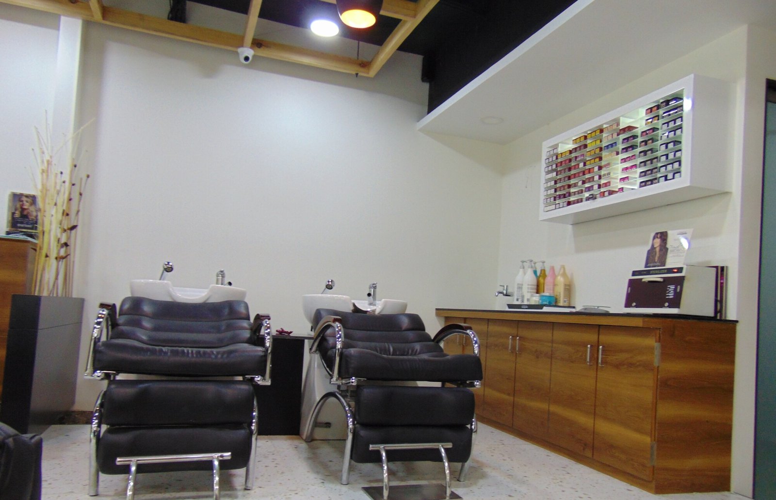 F Unisex Salon