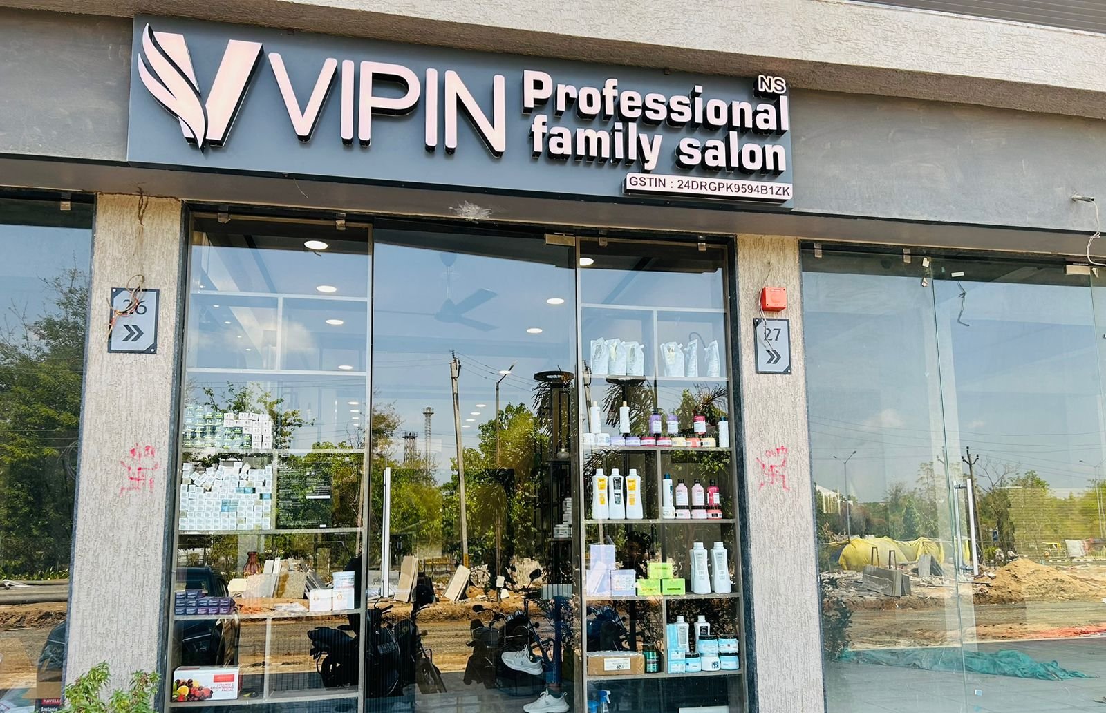 Vipin (Professional Family Salons)