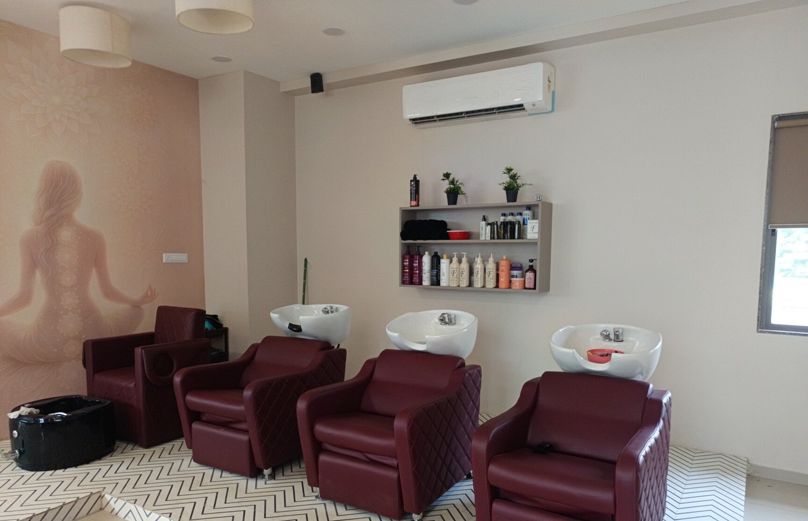 Rashmi Saloon