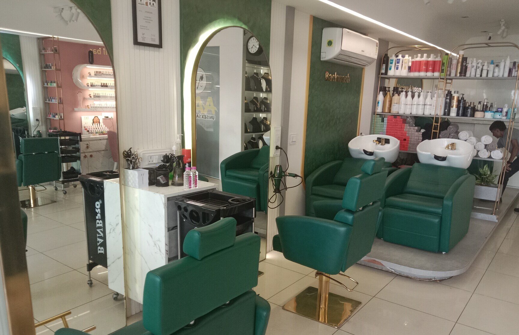 Aavo Unisex Salon