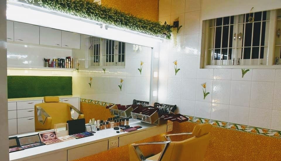 Nikhar Beauty Parlour ( ONLY FOR LADIES )