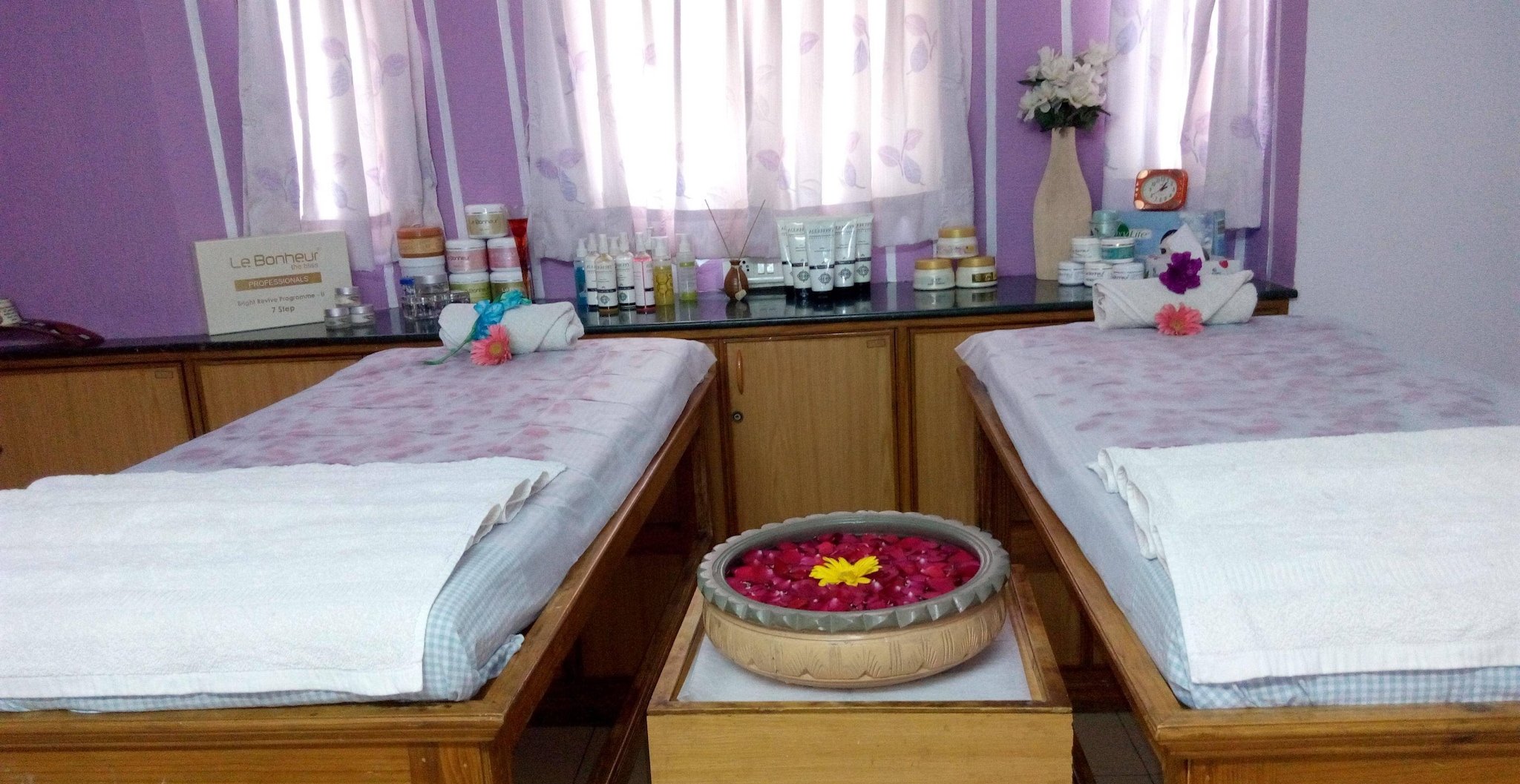 Simran Beauty Parlour And Beauty School
