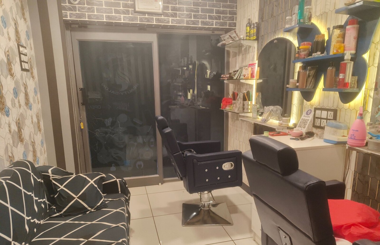 Aayushi beauty salon