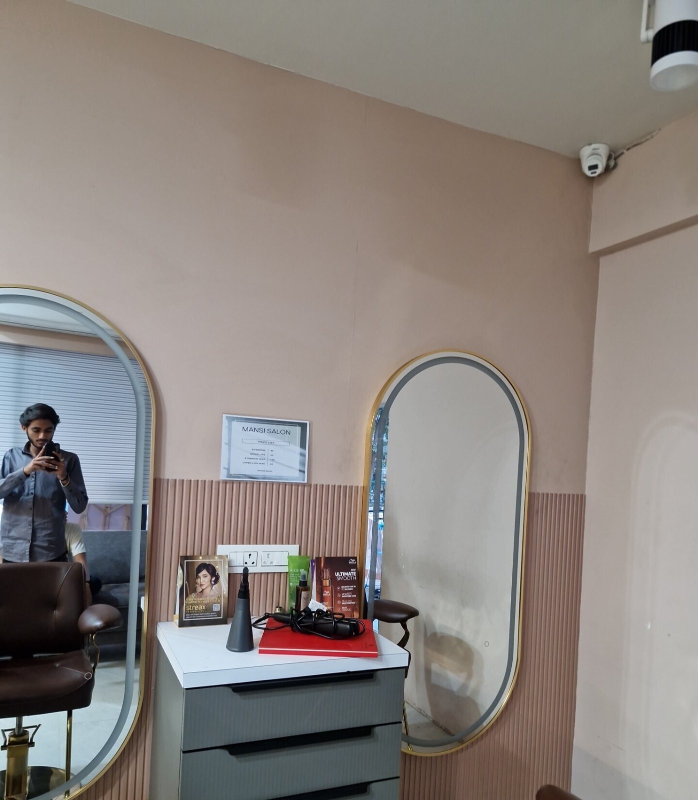 Mansi Beauty Parlour