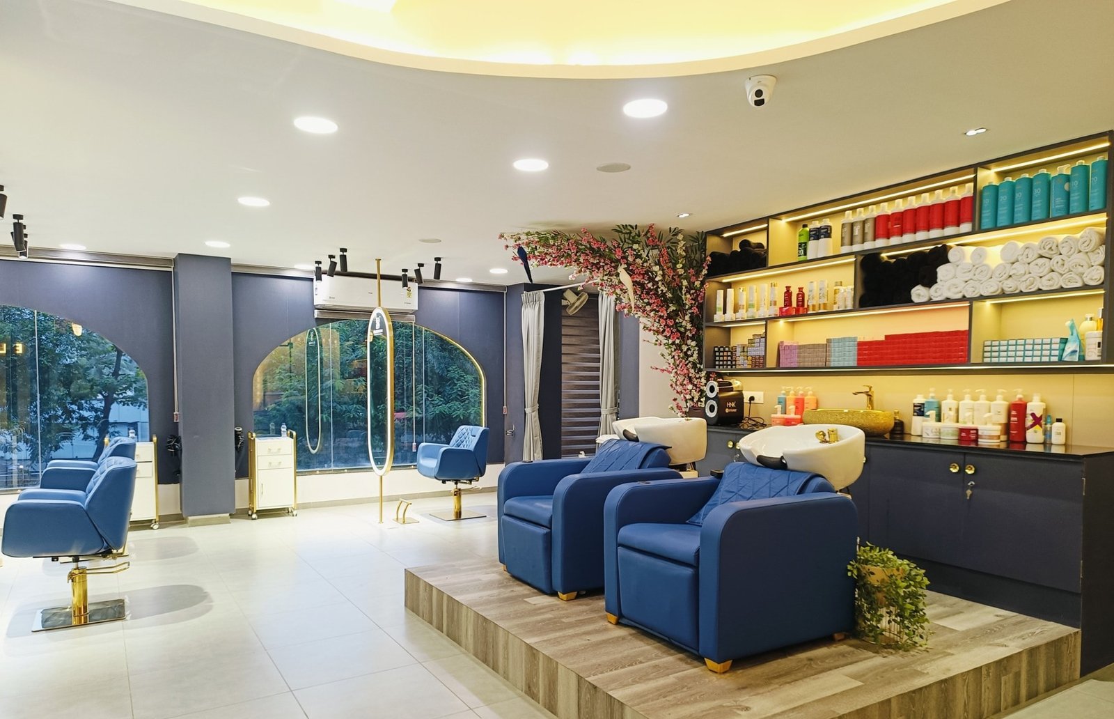 Blossom Luxurious Salon