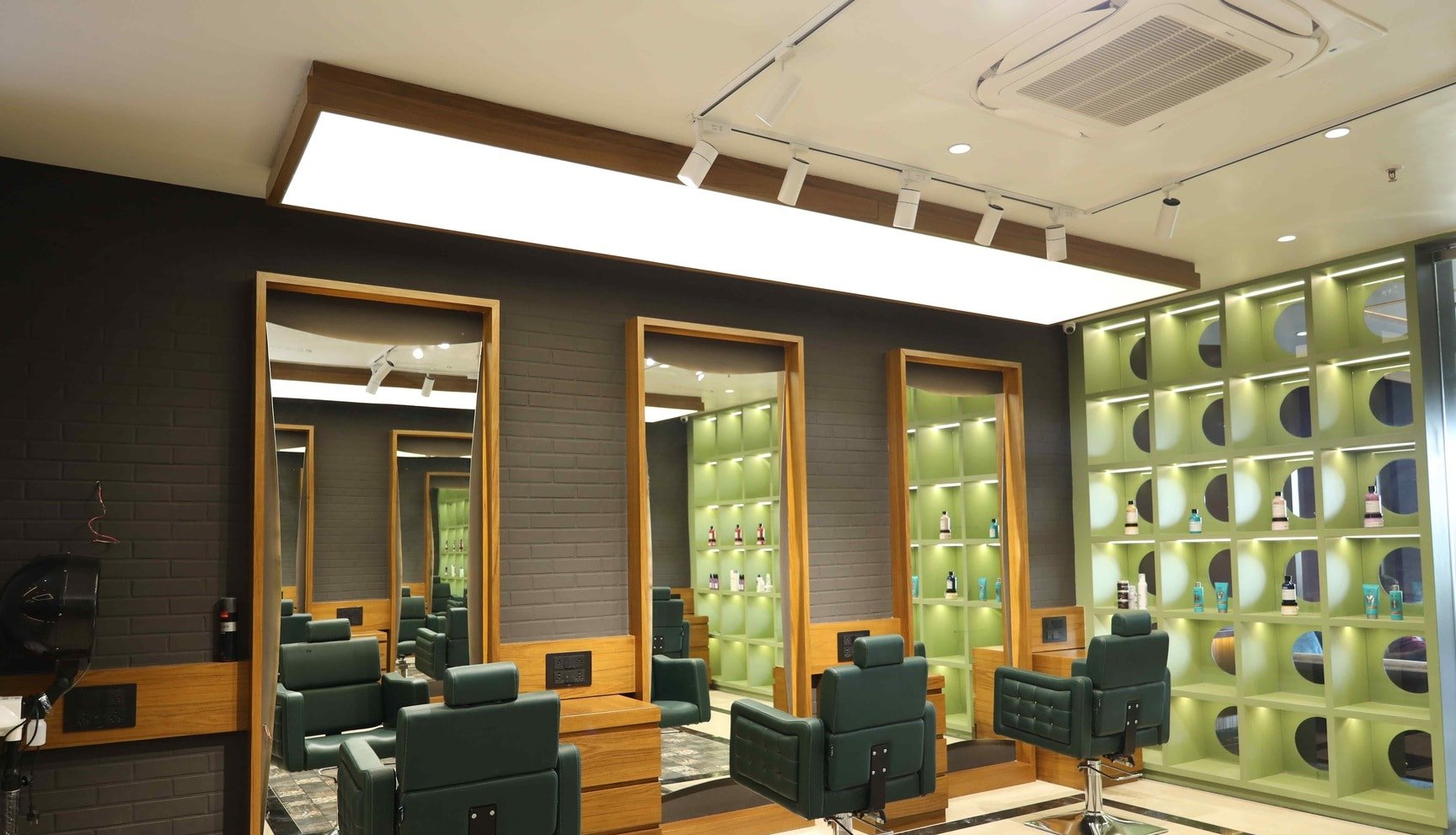 S Mira Unisex Salon
