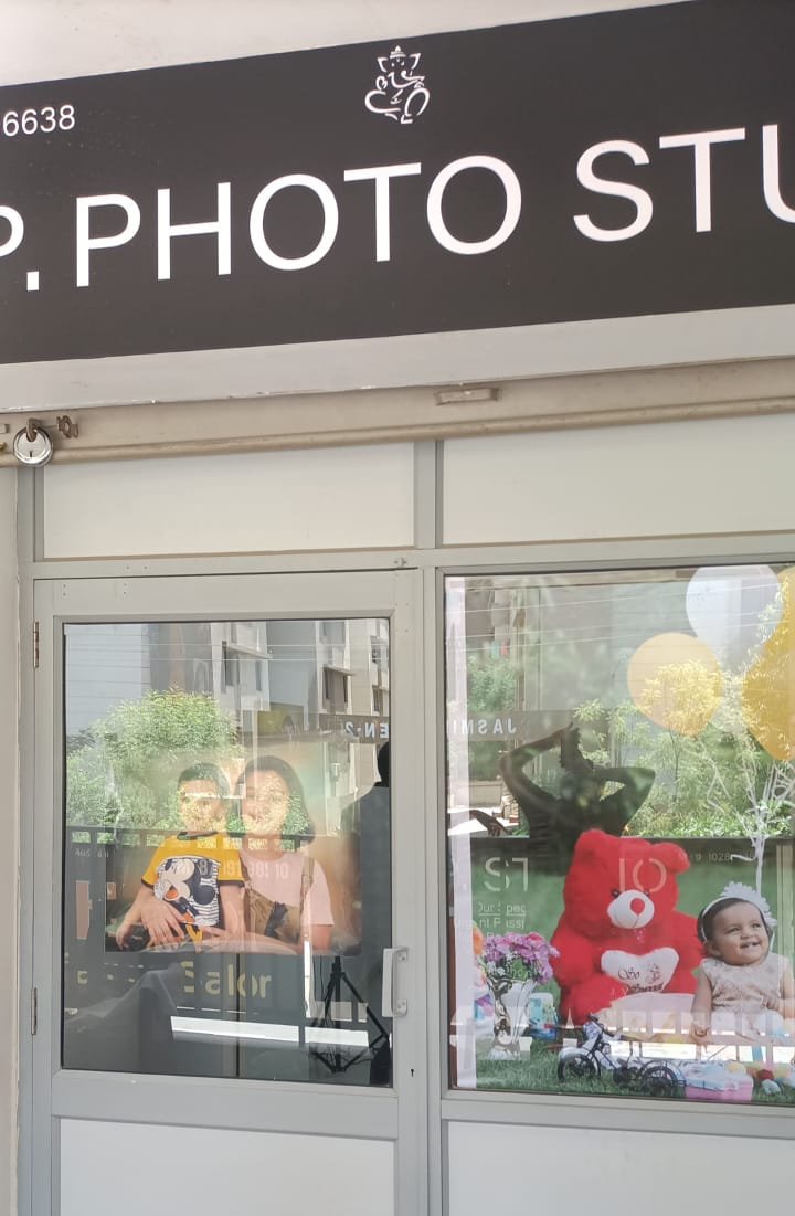 K P Photo Studio