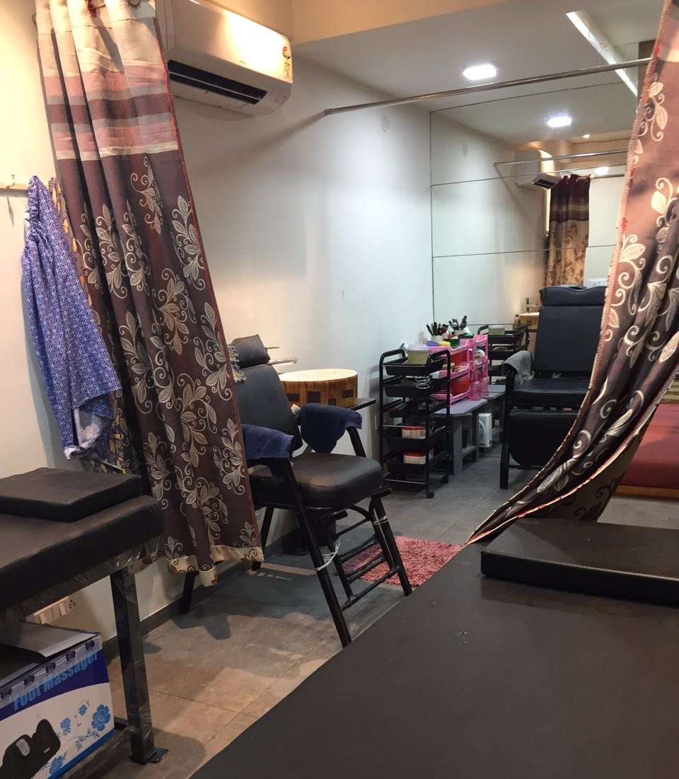 Naaz Beauty Parlour