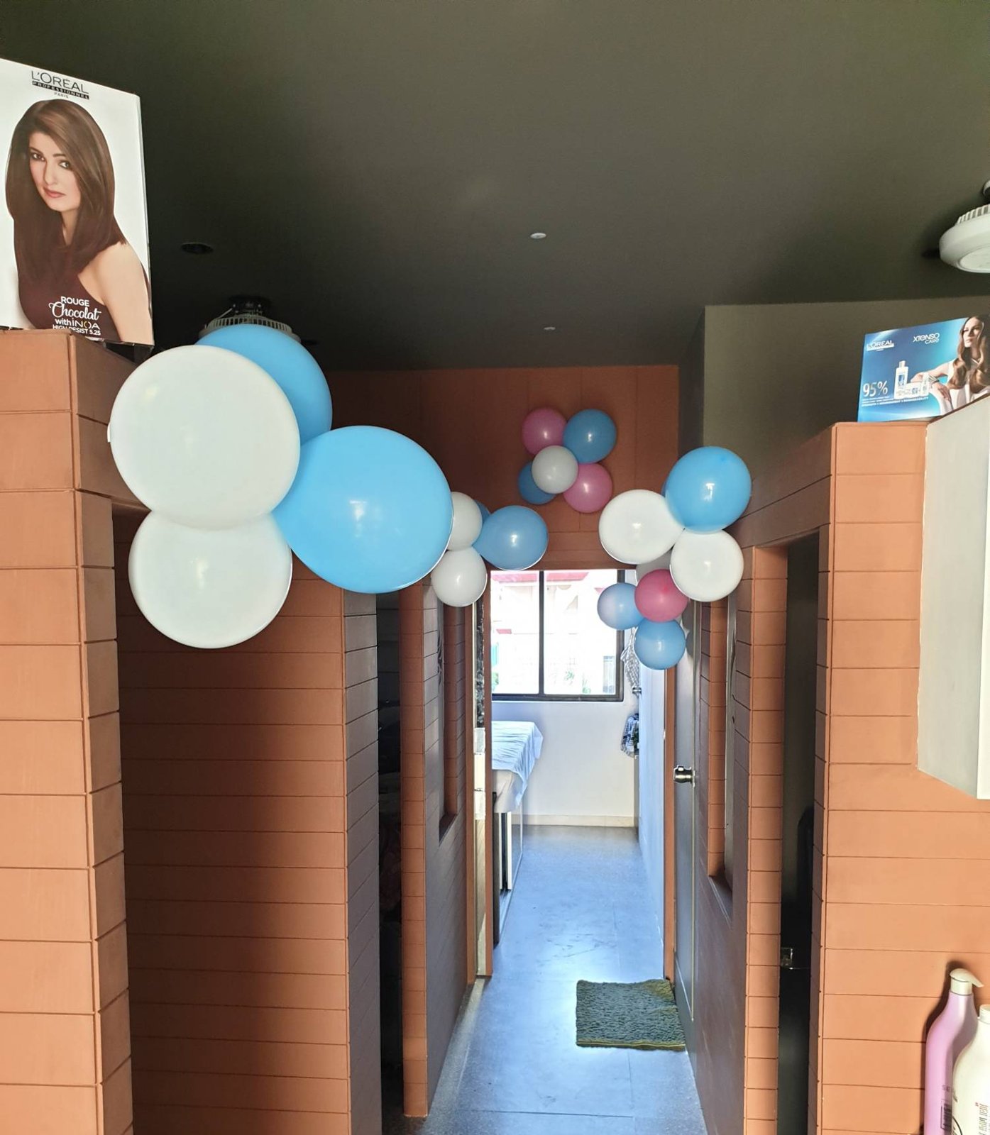 R9 Unisex Salon