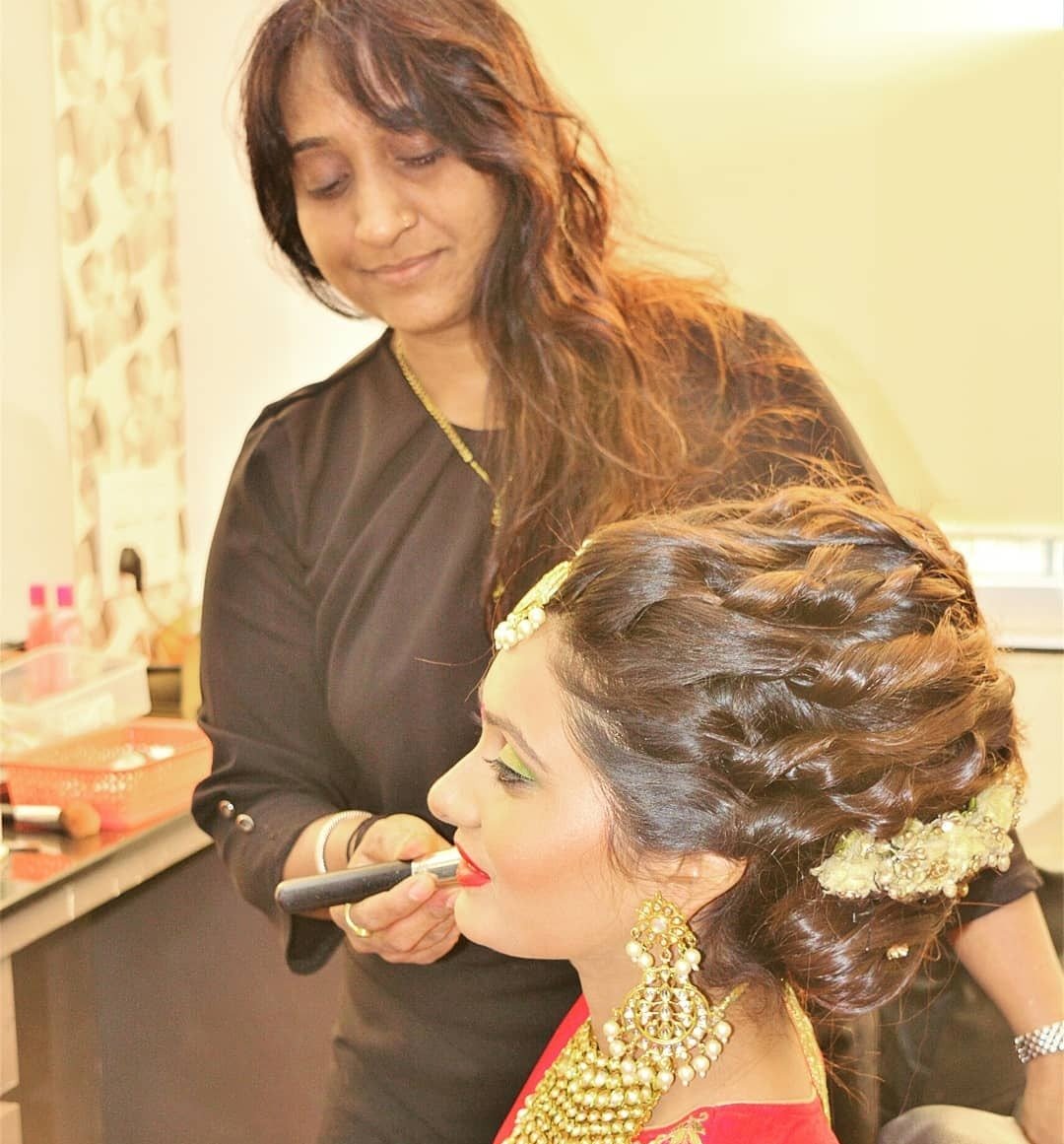Hellu BeautyCare & Makeup Studio