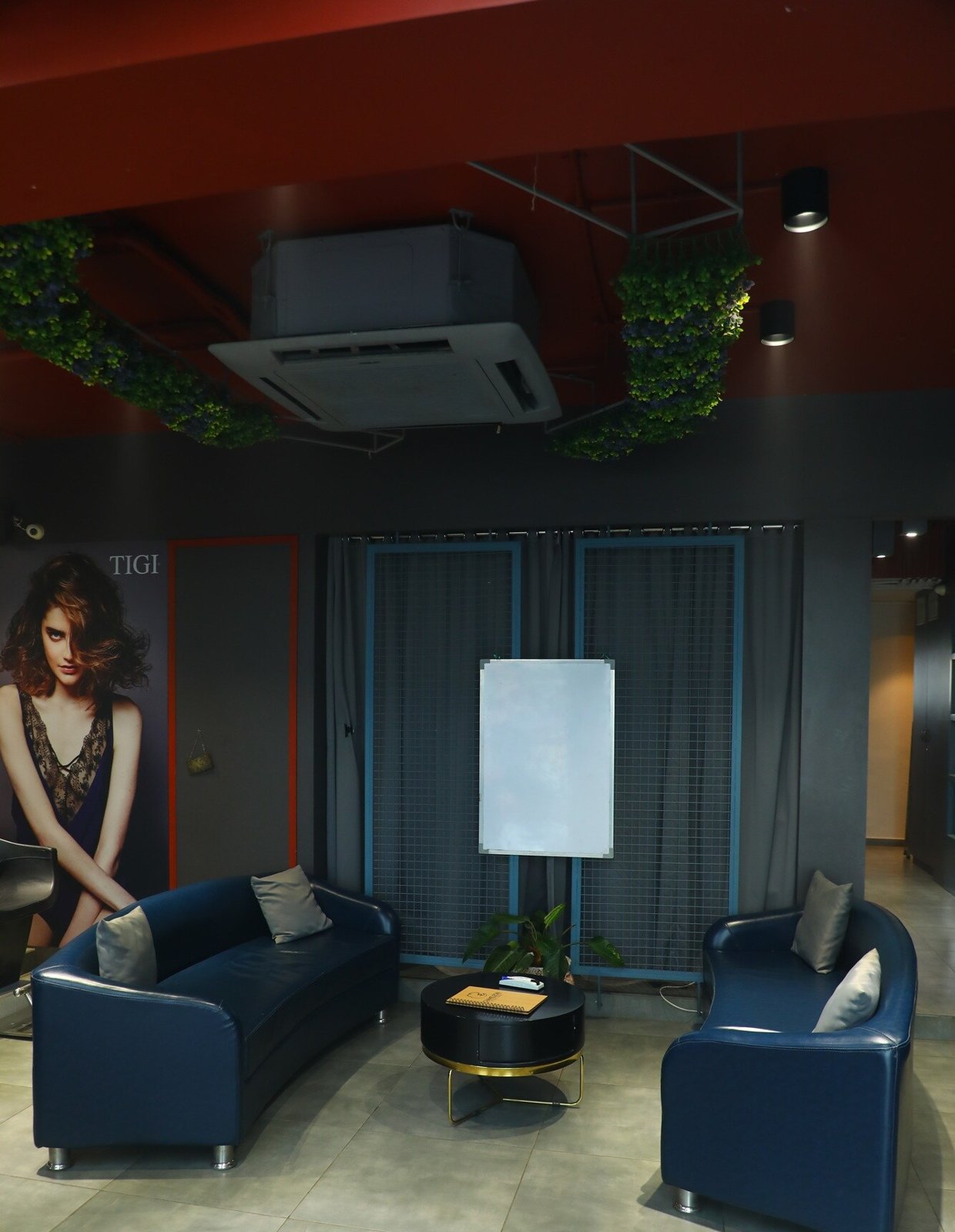 Chameleon Styling Lounge Salon