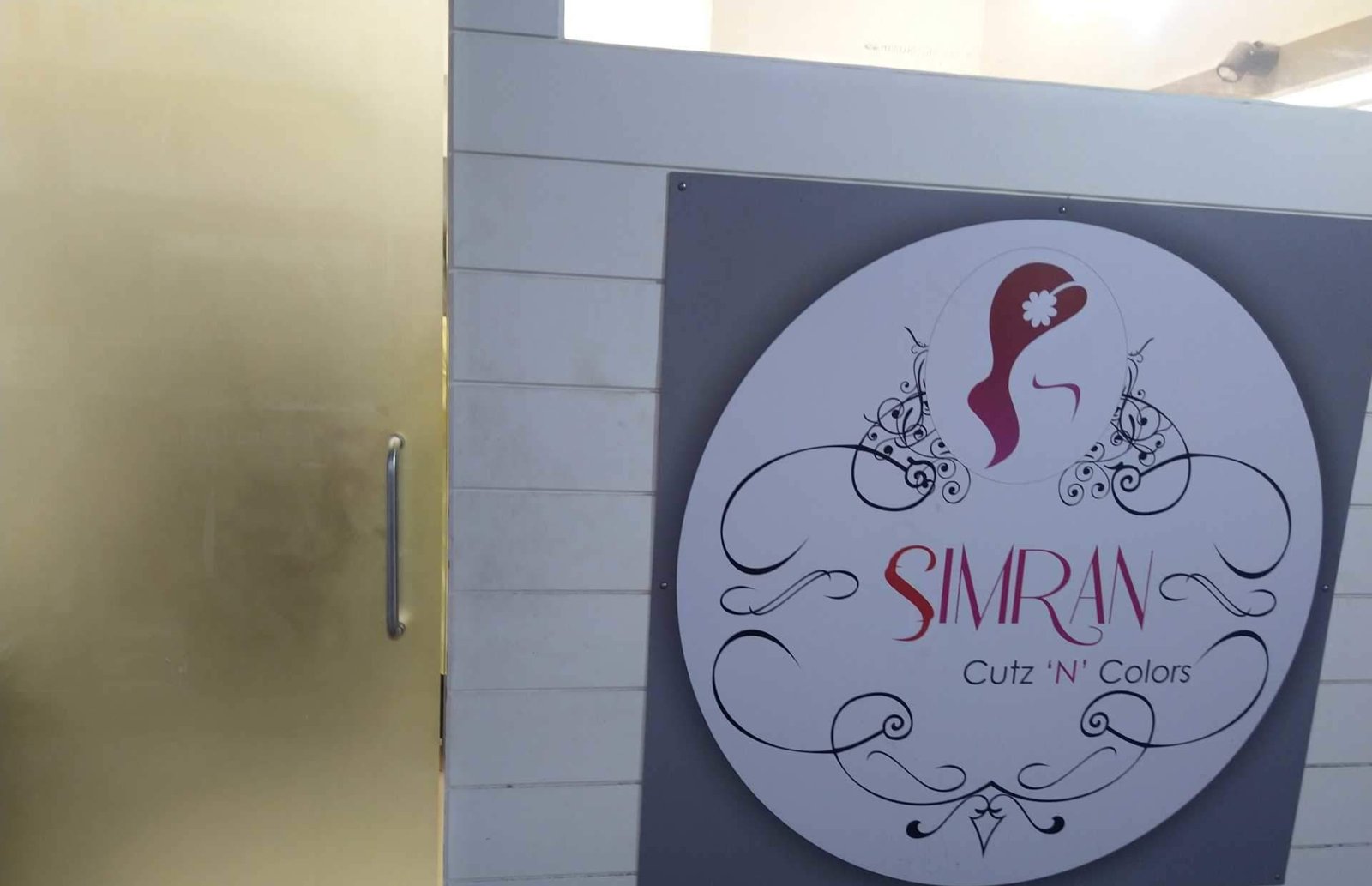 Simran Cutz & Colors