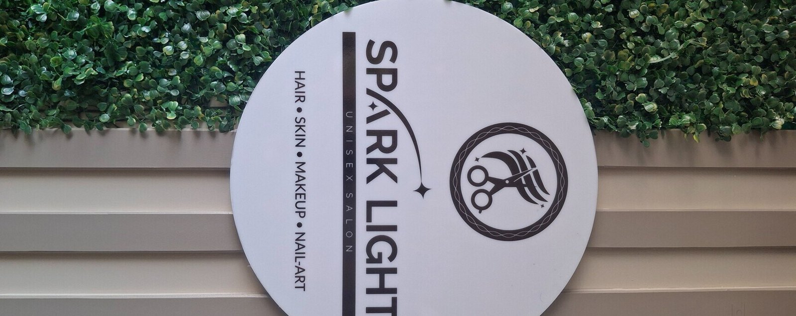 Sprk Light Unisex Salon