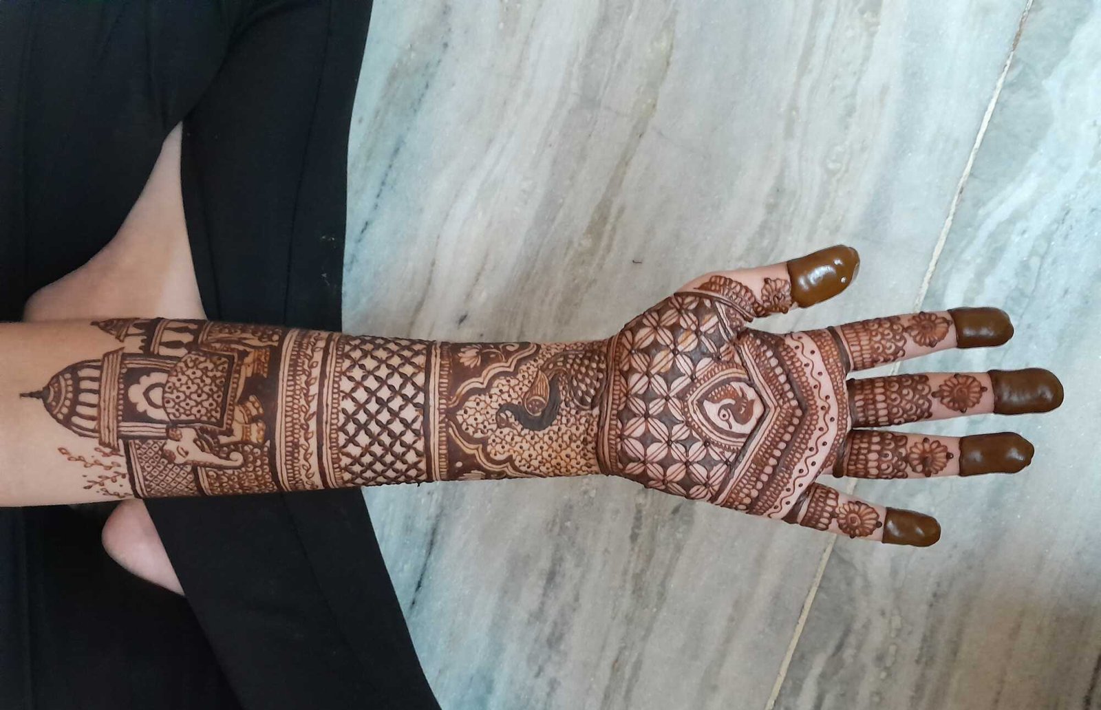 Nihira's mahendi art