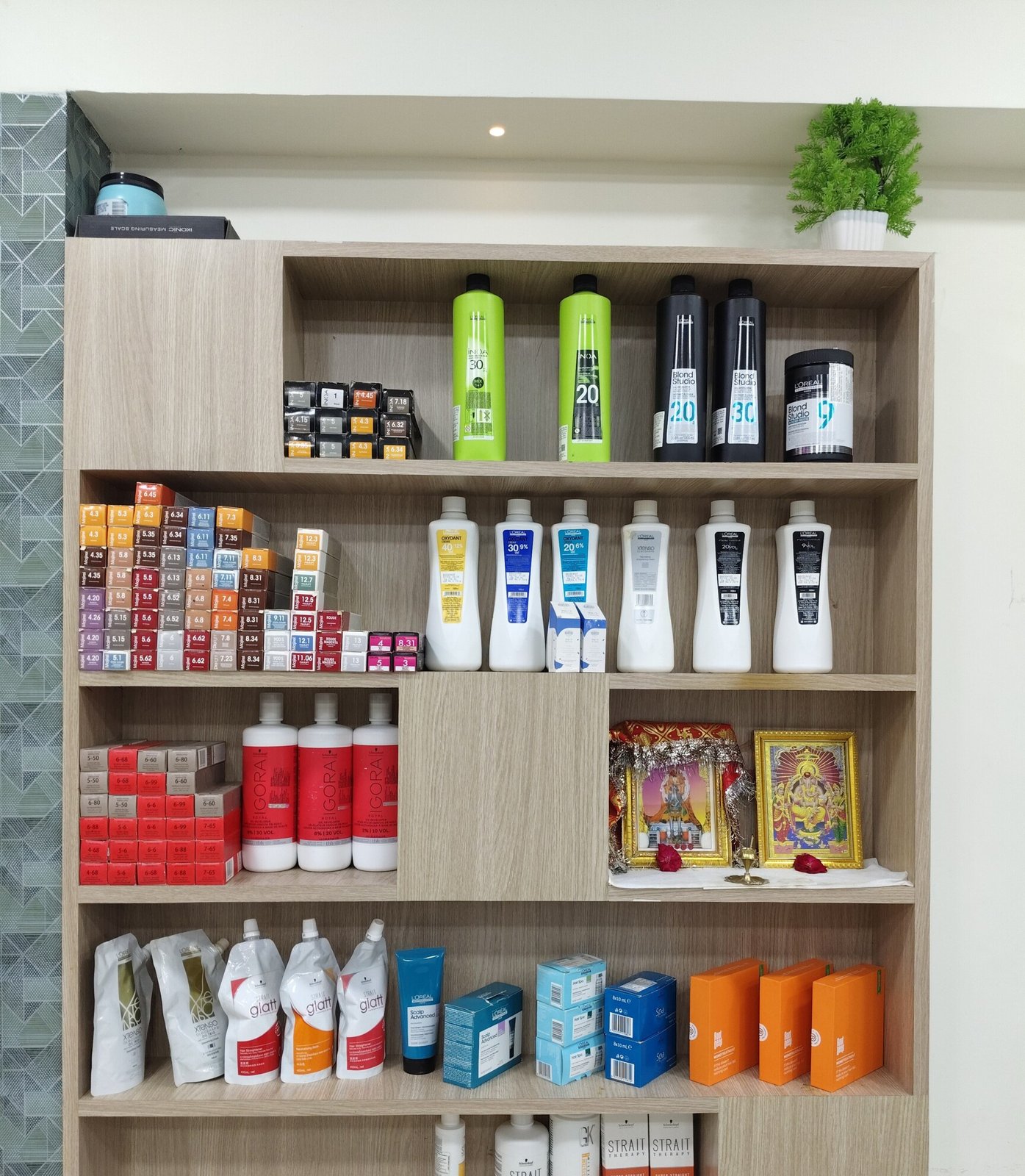 The Fm97 Studio Unisex Salon