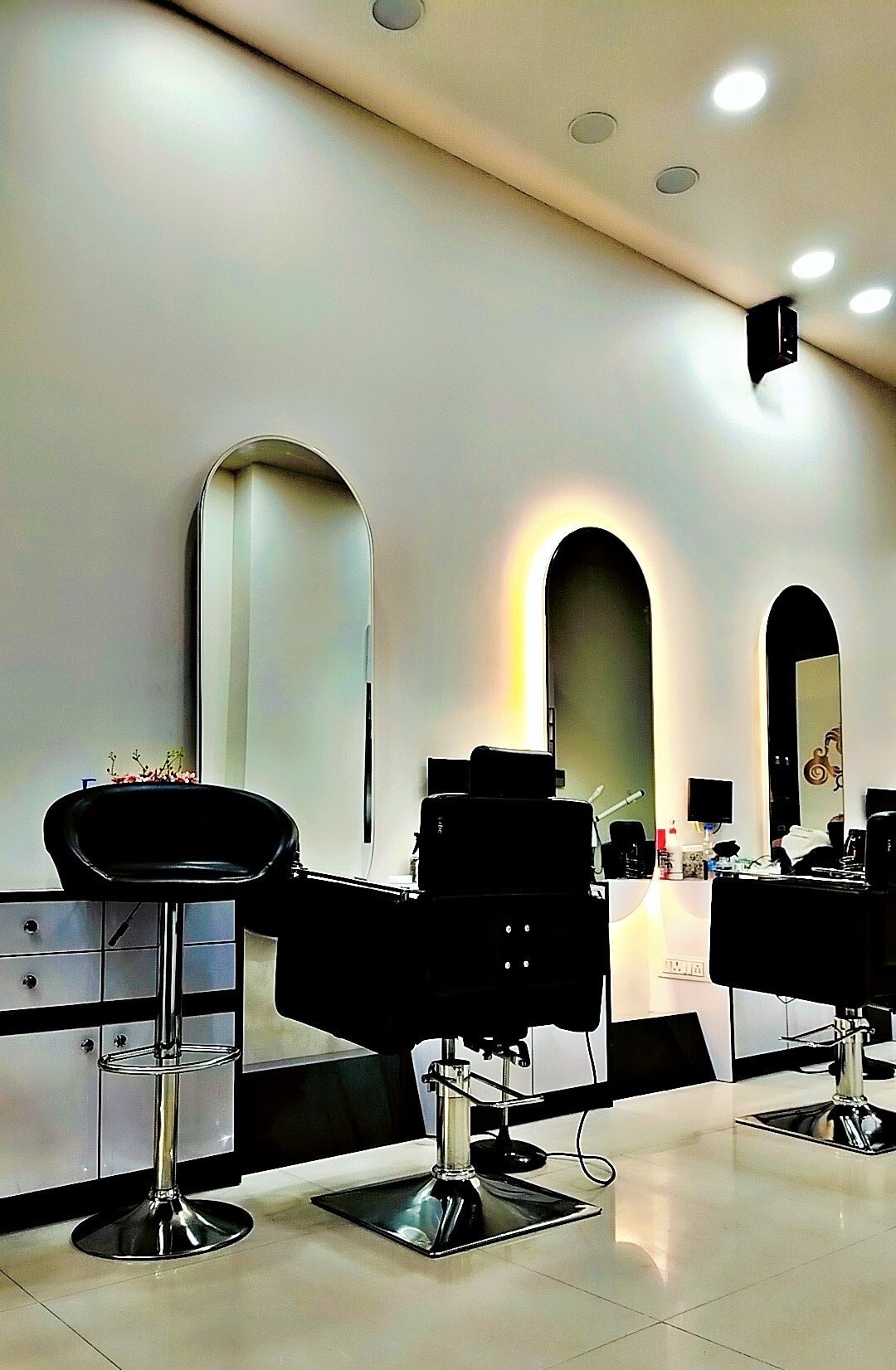 Nxe Unisex Family Salon