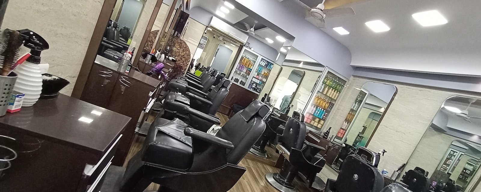 Ellis Salon