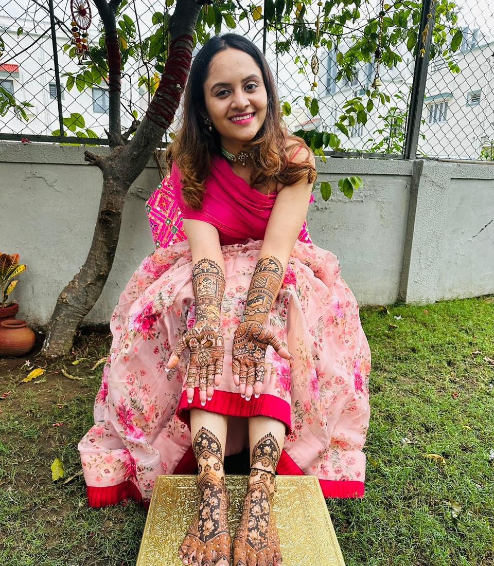 Janvi Mehndi And Nails