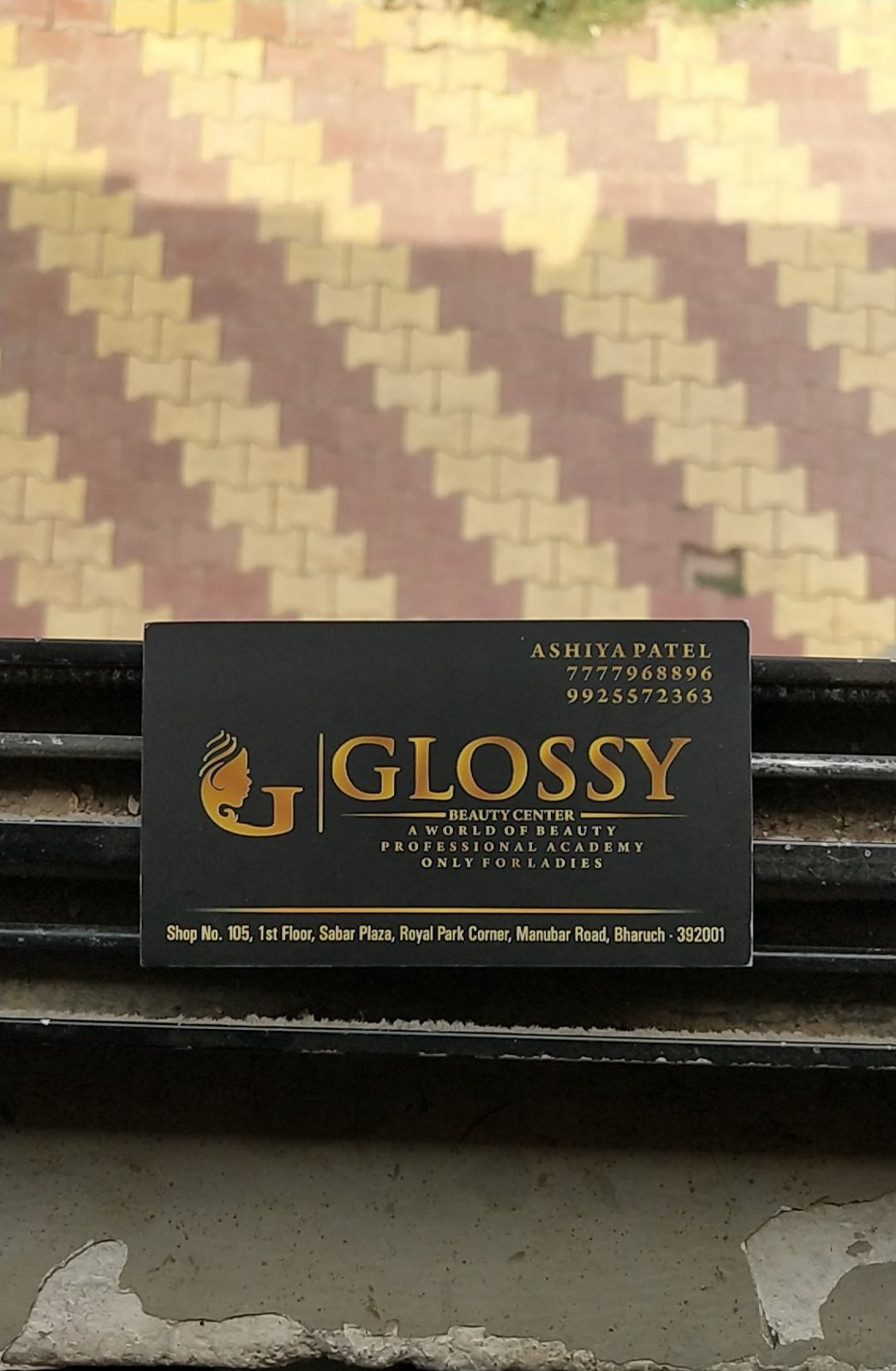 Glossy Beauty Center