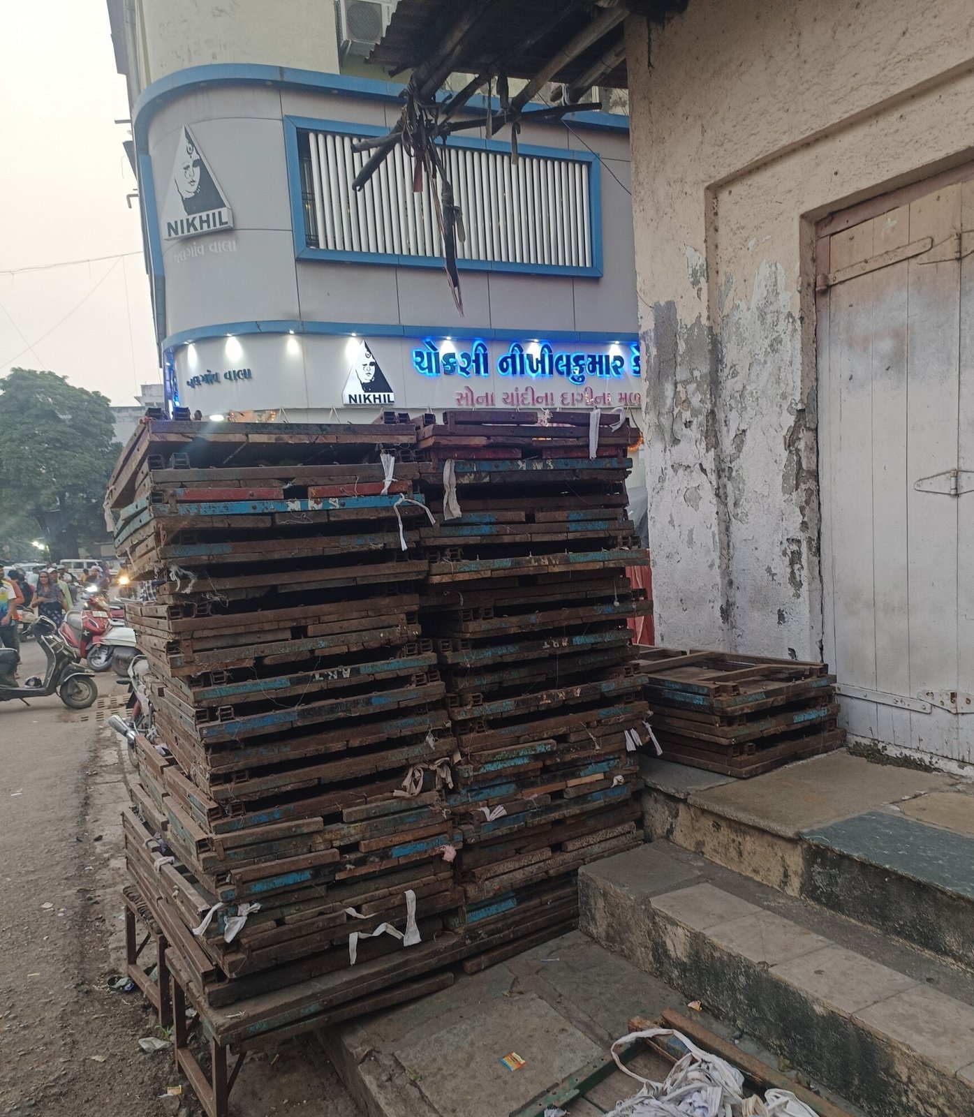 A R Tapali Mandap Contractor