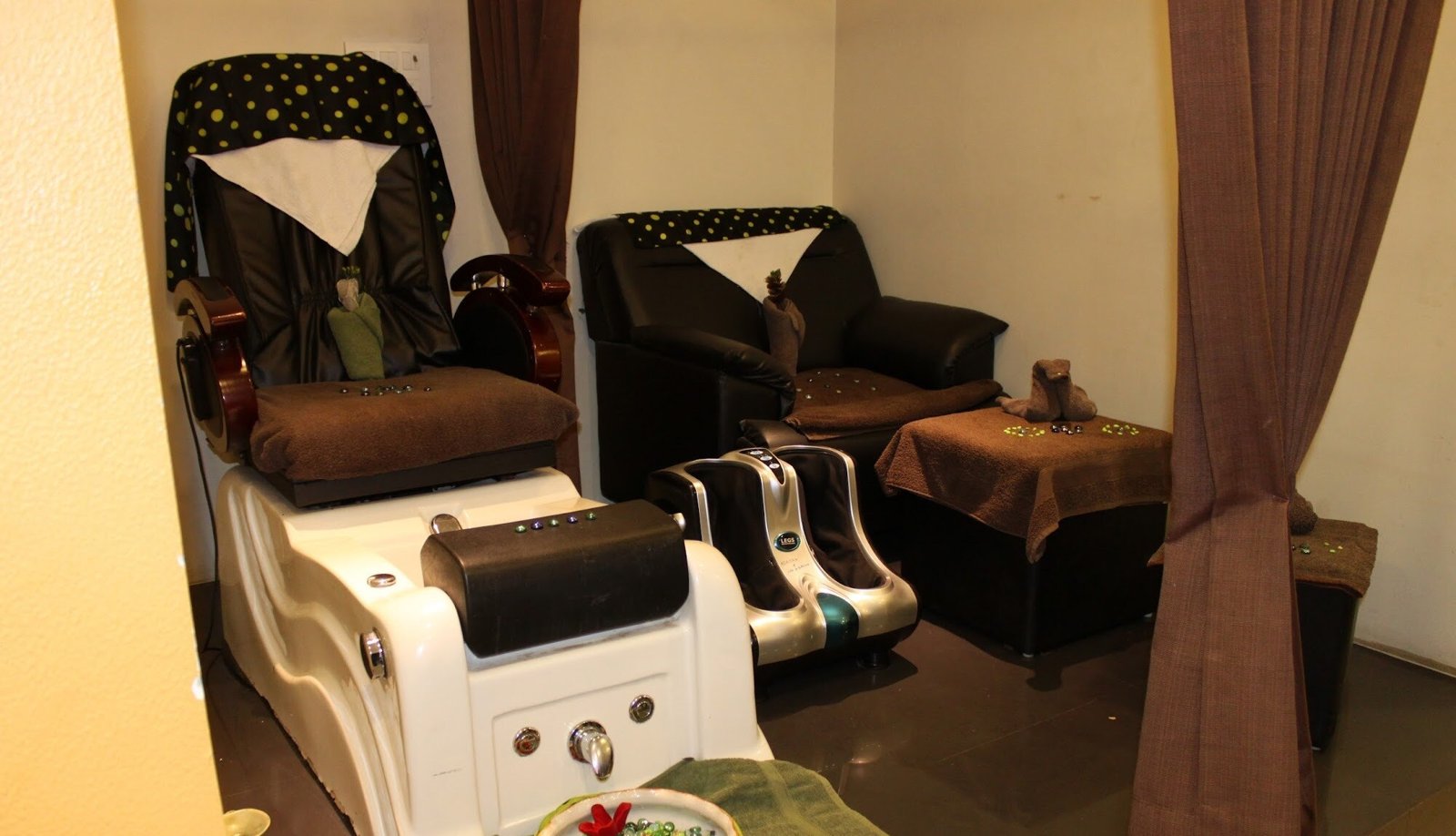 F Unisex Salon