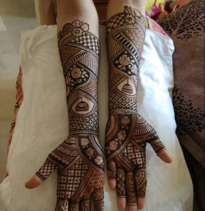 Poonam Mehndi Artist