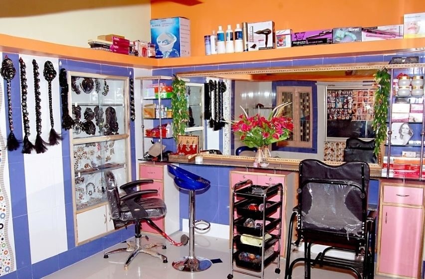 Akash Beauty Salon