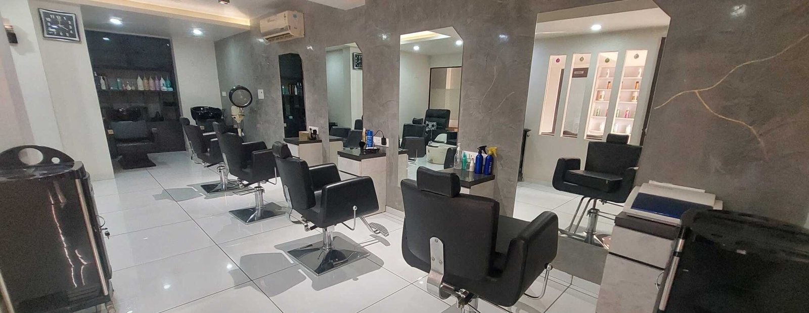 Baroda Unisex Salon