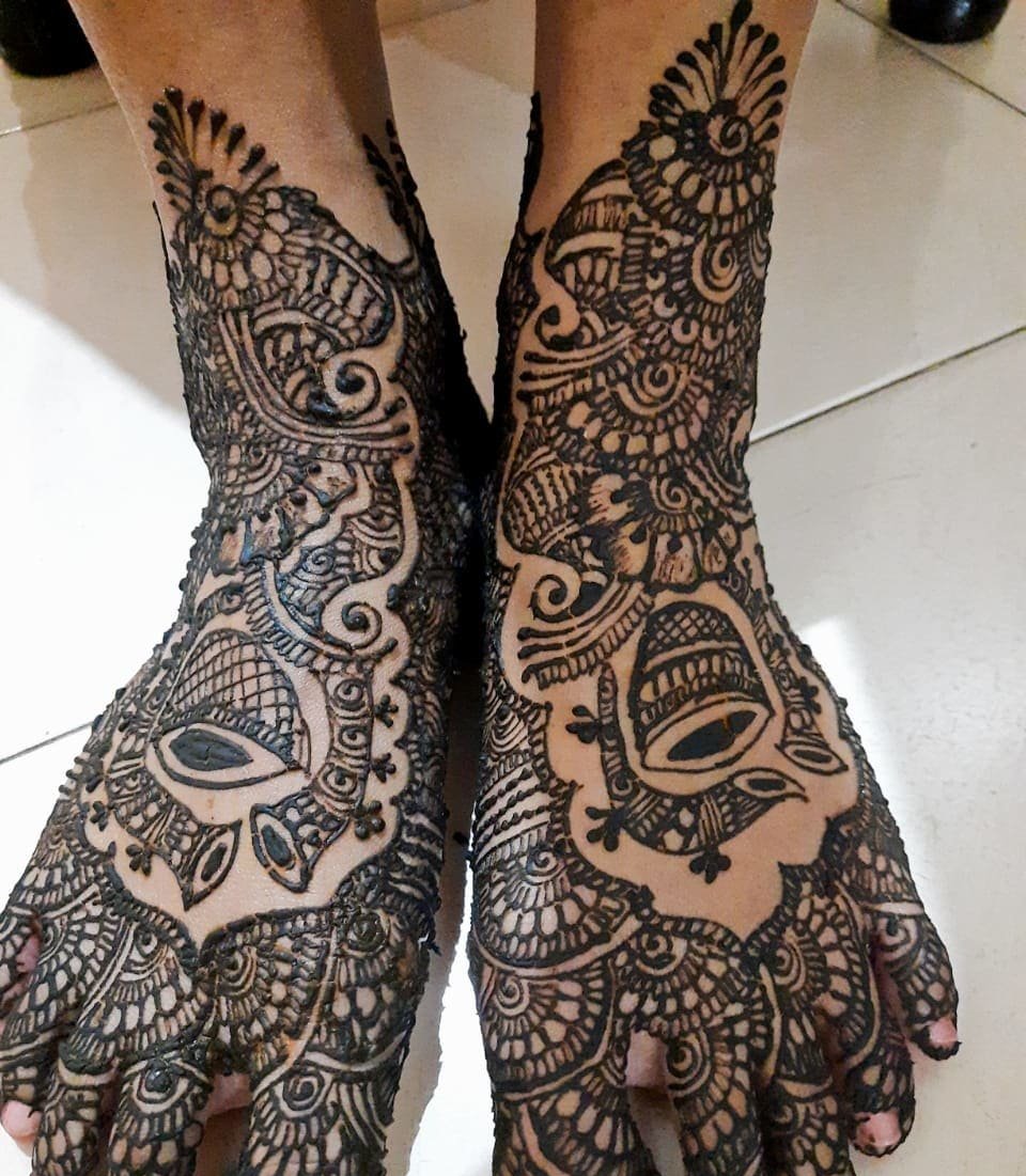 Purvi Mehendi Artist