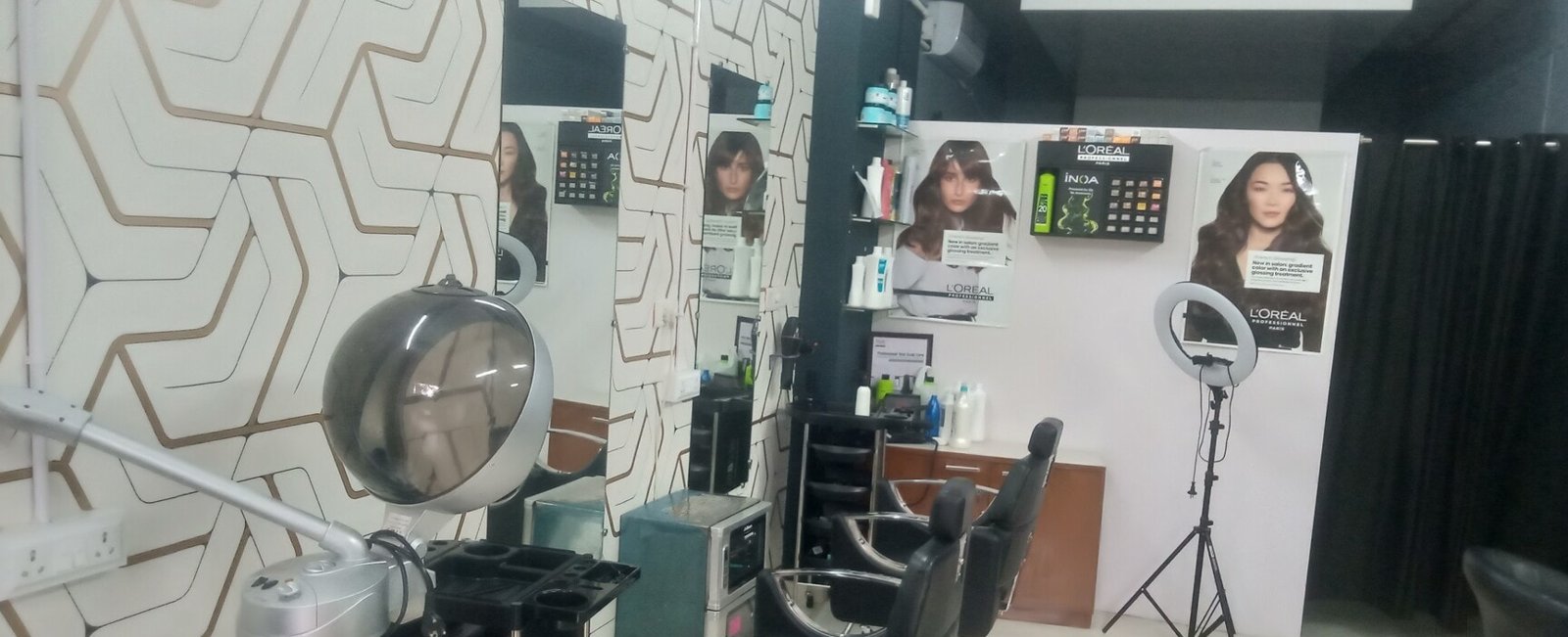 Blossom Leaf Salon