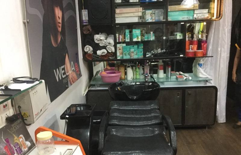 Cuts N Curves The Unisex Salon
