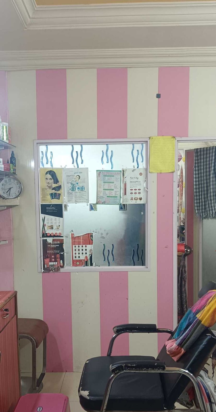 Pinku Beauty Parlour