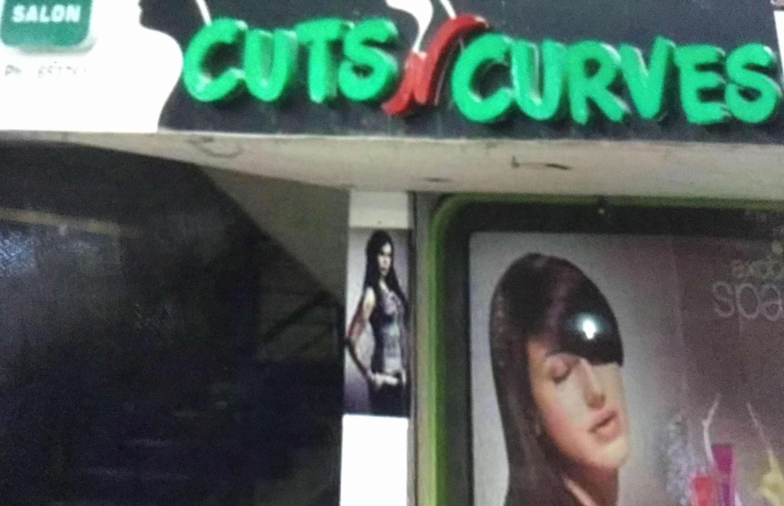 Cuts N Curves The Unisex Salon