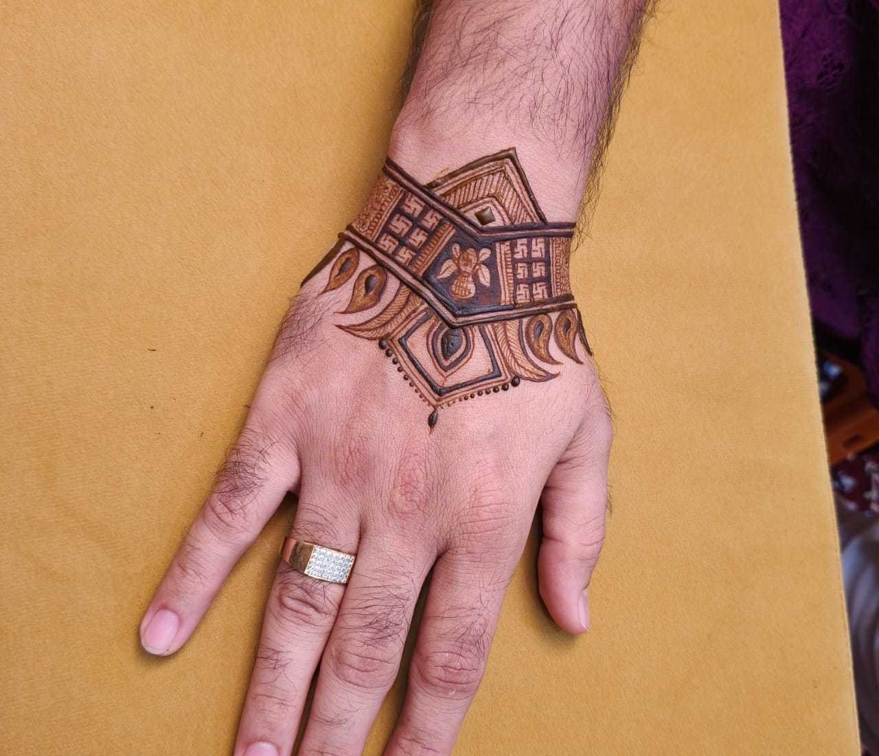 Aartis'mehndi & Nail Art