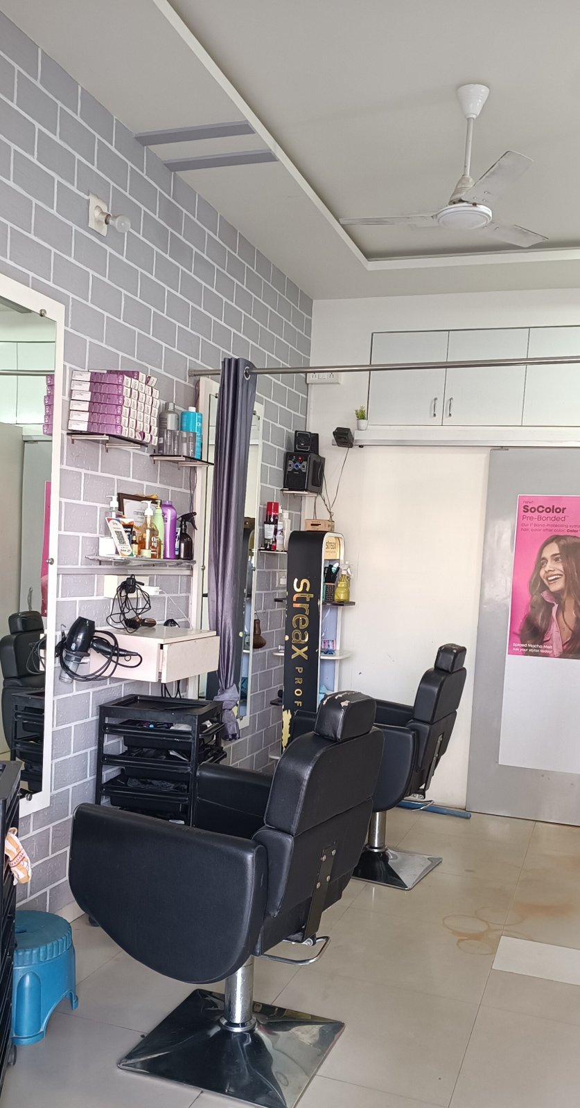 Blossom Unisex Salon The Professional