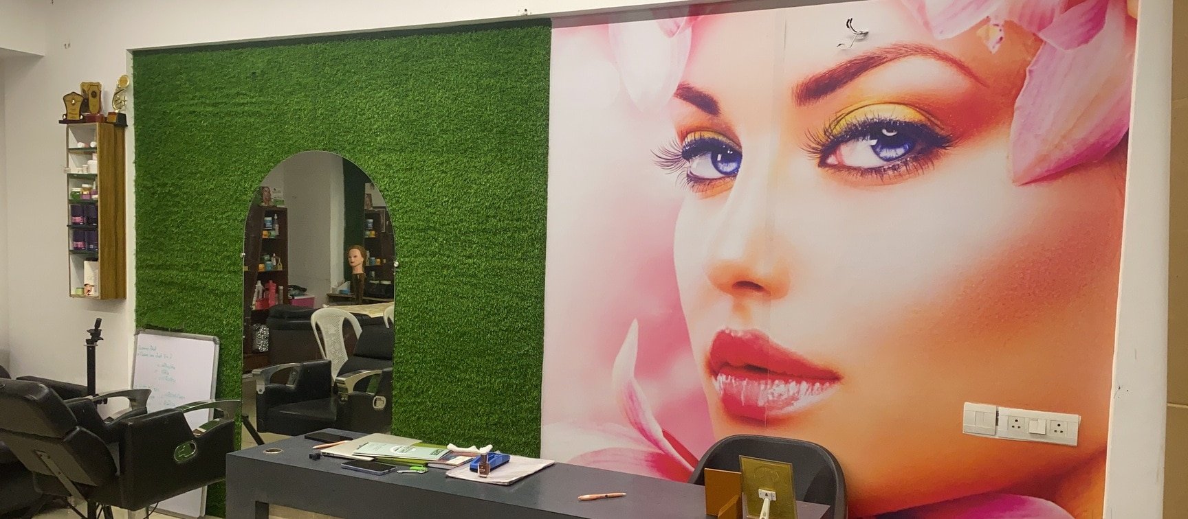 Avni Beauty Salon Care and Classes
