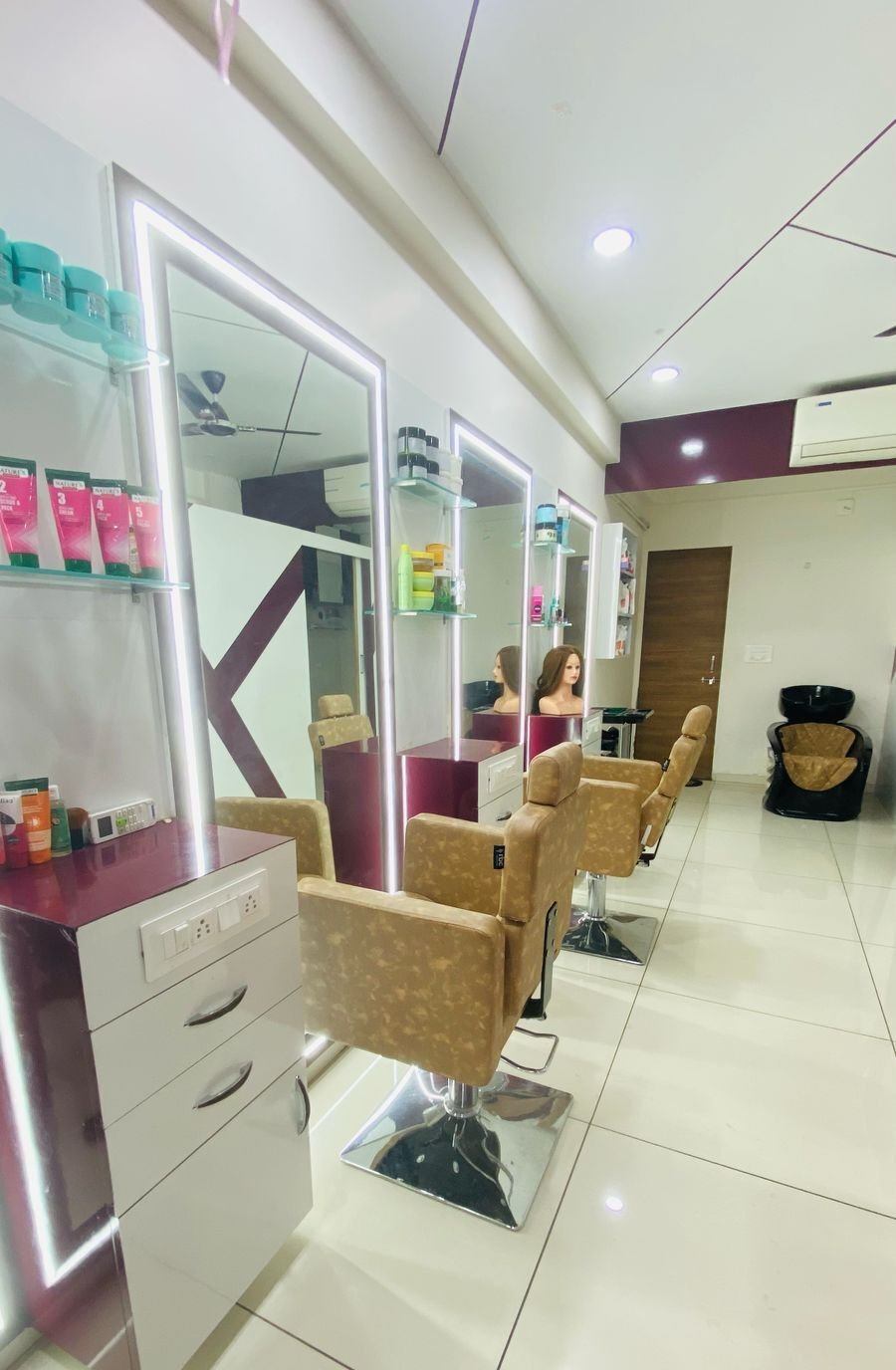 Riya Makeover Academy