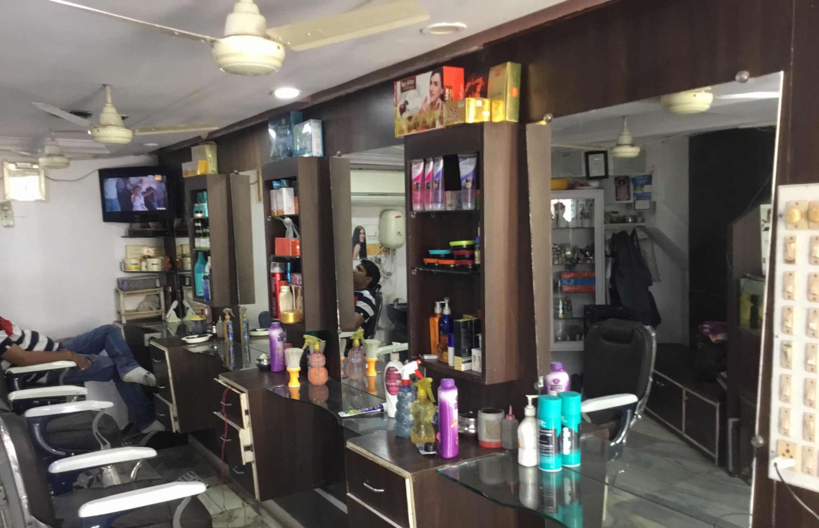 Champion Unisex Saloon