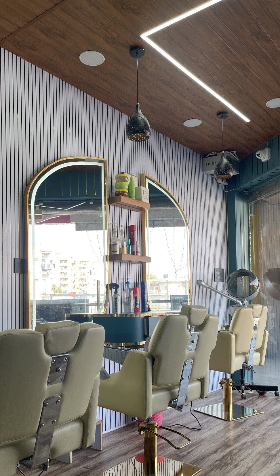 Top Most Unisex Studio Family Salon