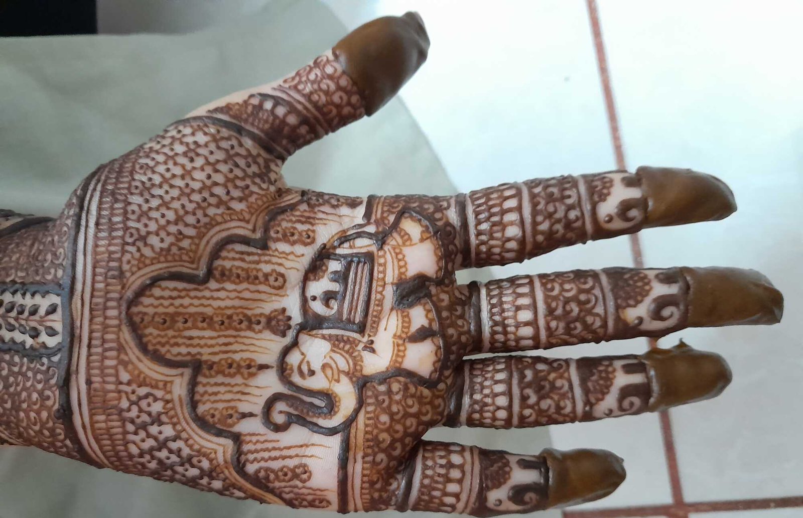 Nihira's mahendi art