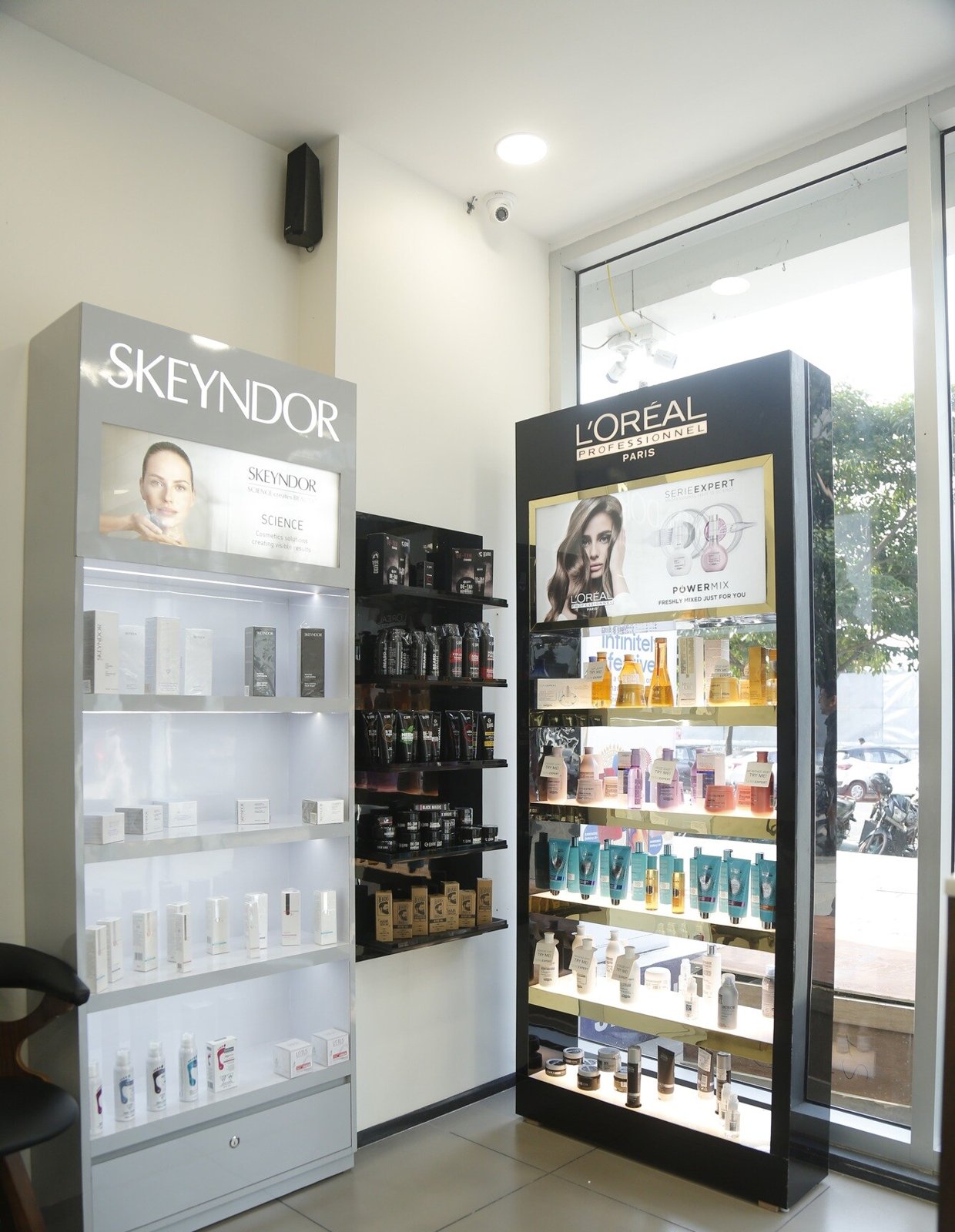F Unisex Salon