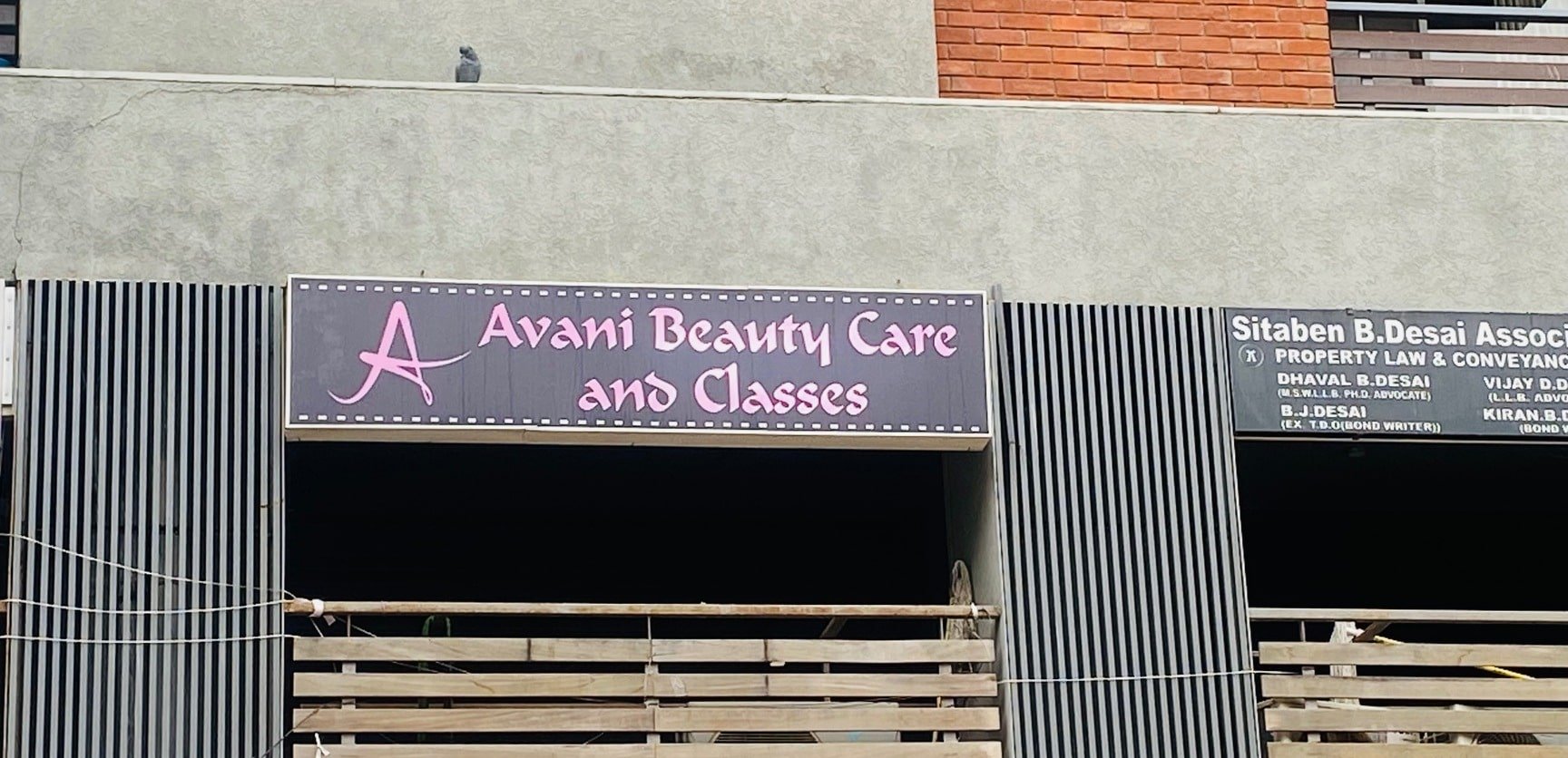 Avni Beauty Salon Care and Classes